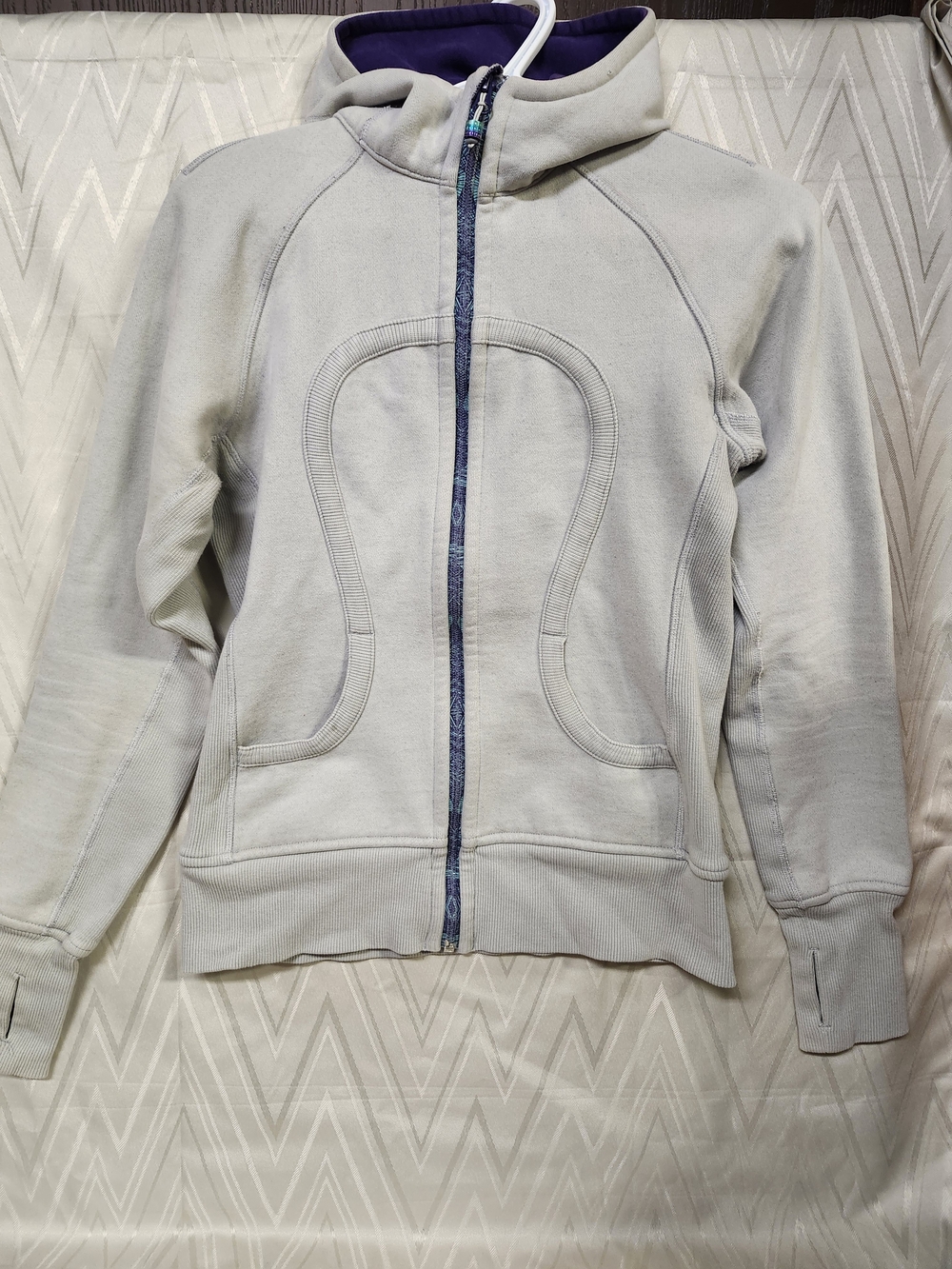Lululemon Women’s Light Gray Hooded Zip Jacket - Unbranded